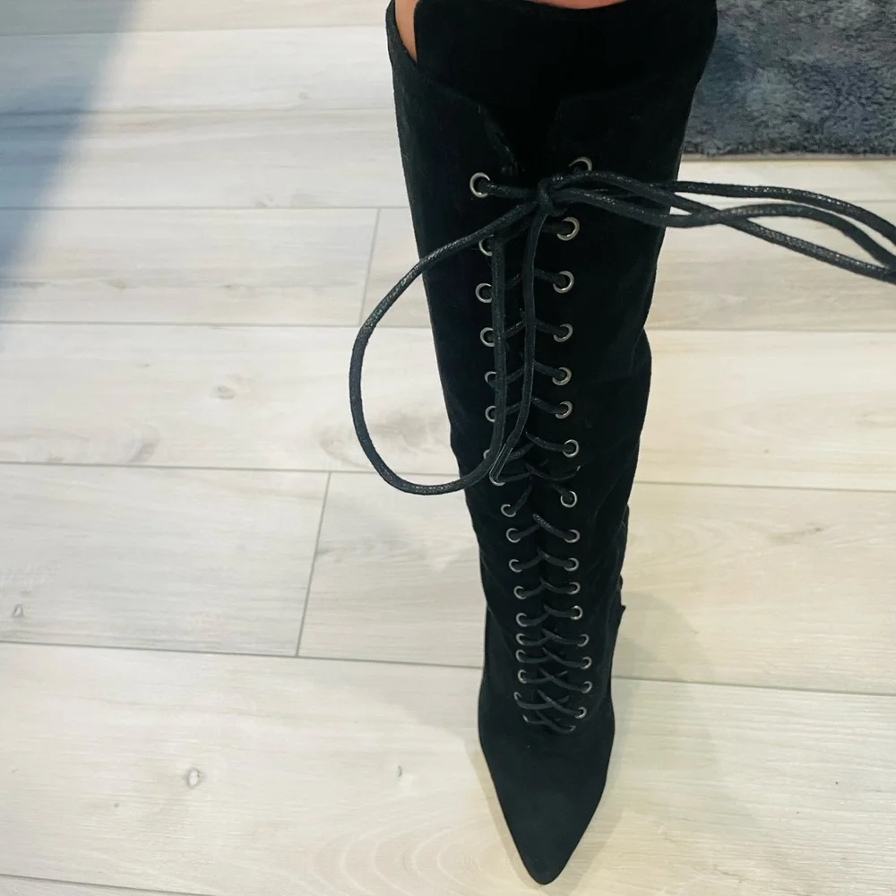 Black boots - Picture 3 of 4